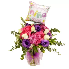 Florero Nacimiento con Hortensias y Rosas más Globo Es Niña Florero Nacimiento con Hortensias y Rosas más Globo Es Niña