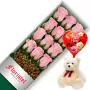 CAJA CON 12 ROSAS ROSADAS MÁS GLOBO DÍA DE LA MADRE Y PELUCHE