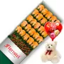 CAJA CON 24 ROSAS DAMASCO MÁS GLOBO DÍA DE LA MADRE Y PELUCHE 